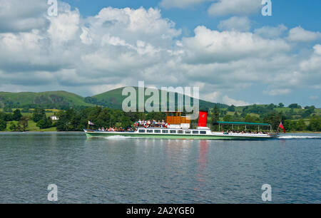 Ullswater vaporizzatore. Lake Ullswater, Cumbria, Inghilterra Foto Stock