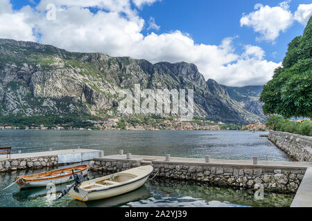 Prcanj sulla Baia di Kotor Montenegro Foto Stock