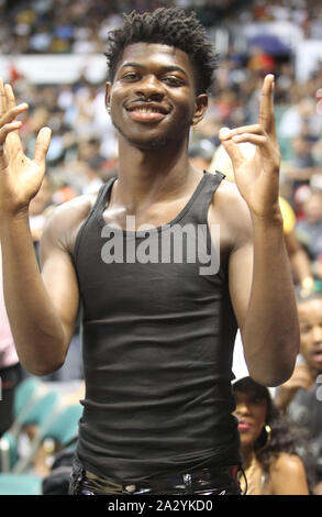 3 Ottobre 2019 - Lil Nas X sat courtside durante una partita di preseason tra i Los Angeles Clippers e Houston Rockets a Stan Sheriff centro sul campus della University of Hawaii a manoa a Honolulu, HI - Michael Sullivan/CSM Foto Stock