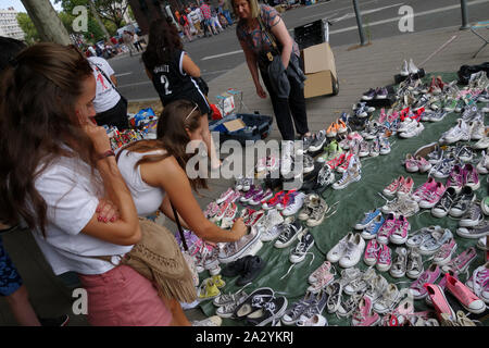 Usato Converse tutte le stelle a Lille Braderie 2019, Lille, Rijsel, Francia Foto Stock