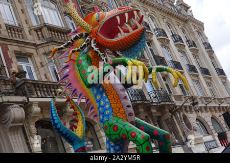 Monumentale Allebrijes messicana sculture in Rue Faidherbe a Lille3000 Eldorado , Lille, Rijsel, Francia Foto Stock