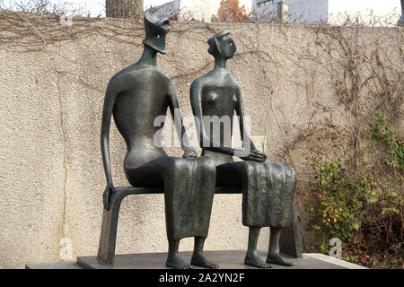 "Il re e la regina " sculture di Henry Moore presso il Museo Hirshhorn e giardino di sculture a Washington DC, Stati Uniti d'America Foto Stock