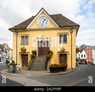 Storico del xvii secolo sala mercato edificio, Tetbury Gloucestershire, Cotswolds, England, Regno Unito Foto Stock