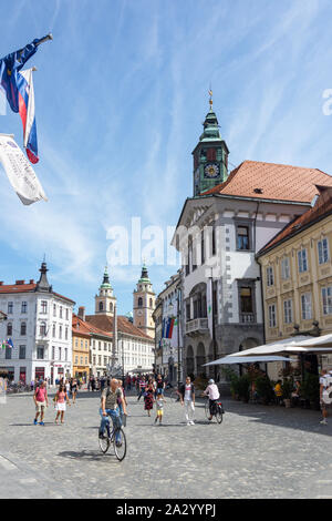 Robba fontana nella piazza del paese, Mestni trg, Città Vecchia, Lubiana, Slovenia Foto Stock