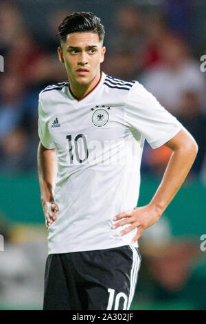 Osnabrueck, Deutschland. 04 ott 2019. Nadiem Amiri (Bayer 04 Leverkusen) è nella squadra per la prima volta, di archiviazione foto; Nadiem AMIRI (GER), frustrato frustrati, fine, deluso, delusi delusione, delusione, triste, calcio Laender corrispondono, U21, Euro Qualifica, Germania (GER) - Kosovo (KOS) 1: 0, su 05.09.2017 a Osnabrück/Germania. Å | Utilizzo di credito in tutto il mondo: dpa/Alamy Live News Foto Stock