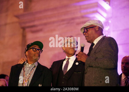 New York, New York, Stati Uniti d'America. 3° Ott, 2019. I diritti civili attivista Rev. Al Sharpton, Direttore/attore Spike Lee e Attore/Produttore Samuel L. Jackson frequentare il sessantacinquesimo compleanno per Media personalità attivista/Rev. Al Sharpton, fondatore e presidente, rete nazionale di azione presso la Biblioteca Pubblica di New York Schwarzman Building il 3 ottobre, 2019 nella città di New York. Credito: Mpi43/media/punzone Alamy Live News Foto Stock