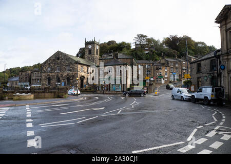 Holmfirth town center nel West Yorkshire famosa per la serie televisiva della BBC ultimo del vino estivo Foto Stock