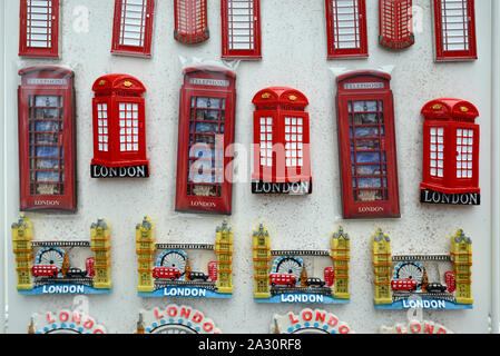 Money Boxes Salvadanaio Cabina Telefonica da Londra - Metallo Rosso e Parti in Plastica / Ricordo Britannico dall'Inghilterra Regno Unito