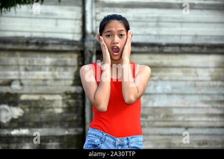 Un Startled Girl Gioventù Foto Stock