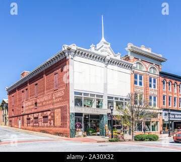LENOIR, NC, Stati Uniti d'America-24 Settembre 2019: Il vecchio Courtney department store edificio, circa 1897. Foto Stock