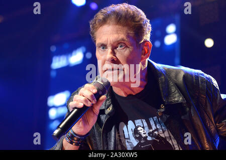 Hannover, Deutschland. 02oct, 2019. David Hasselhoff live in apertura della sua libertà!!! Il viaggio continua Tour 2019 presso lo Swiss Life Hall. Hannover, 02.10.2019 | Utilizzo di credito in tutto il mondo: dpa/Alamy Live News Foto Stock