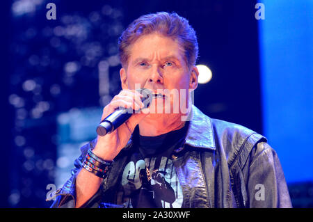 Hannover, Deutschland. 02oct, 2019. David Hasselhoff live in apertura della sua libertà!!! Il viaggio continua Tour 2019 presso lo Swiss Life Hall. Hannover, 02.10.2019 | Utilizzo di credito in tutto il mondo: dpa/Alamy Live News Foto Stock