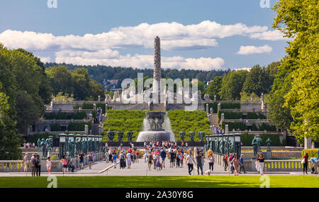 OSLO, Norvegia - monolito al centro di Vigeland Sculpture installazione, nel Parco Frogner. Foto Stock