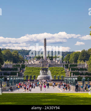 OSLO, Norvegia - monolito al centro di Vigeland Sculpture installazione, nel Parco Frogner. Foto Stock