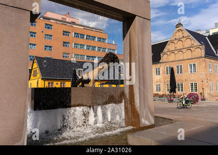 OSLO, Norvegia - Christian IV la mano scultura, città storica plaza. Foto Stock