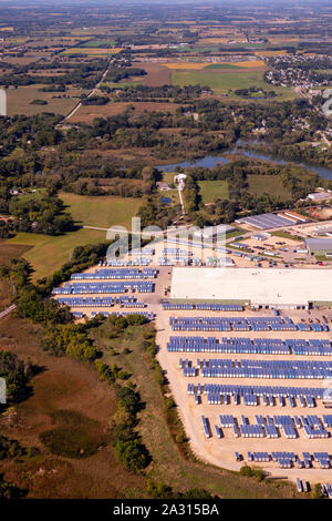 Fotografia aerea di Stoughton rimorchio, un camion rimorchio costruttore in Stoughton Wisconsin, USA. Foto Stock