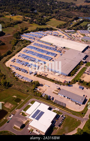 Fotografia aerea di Stoughton rimorchio, un camion rimorchio costruttore in Stoughton Wisconsin, USA. Foto Stock