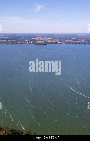 Fotografia aerea di Langmuir correnti sul lago Kegonsa, Wisconsin, Stati Uniti d'America. Foto Stock