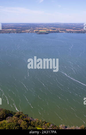 Fotografia aerea di Langmuir correnti sul lago Kegonsa, Wisconsin, Stati Uniti d'America. Foto Stock