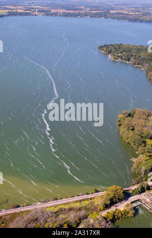 Fotografia aerea di Langmuir correnti sul lago Kegonsa, Wisconsin, Stati Uniti d'America. Foto Stock