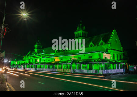 Il Tollinton Market si trova sulla Mall Road, Lahore. Fu costruito per ospitare la prima importante mostra di arti e artigianato del Punjab. Foto Stock