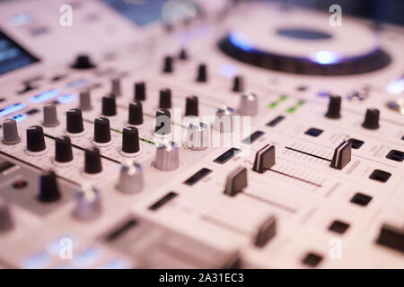 Dj console di miscelazione, professional sound system Foto Stock