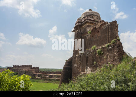 Il forte di Rohtas (Punjabi, Urdu: Qilā Rohtās, romanizzato: قلعہ روہتاس) è una fortezza del XVI secolo situata vicino alla città di Dina a Jhelum, Punjab. Foto Stock