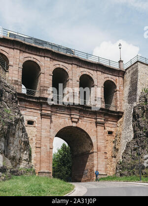 Città di Lussemburgo, Lussemburgo - 19 Maggio. 2019: Pont du Chateau ("ponte del Castello") nella città di Lussemburgo, la capitale del piccolo paese europeo della stessa Foto Stock