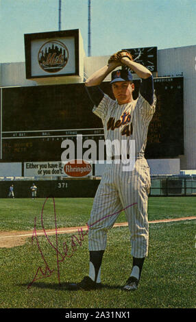 Hall of Fame lanciatore Tom Seaver nel vintage firmato cartolina ricordo con i New York Mets circa 1969. Foto Stock