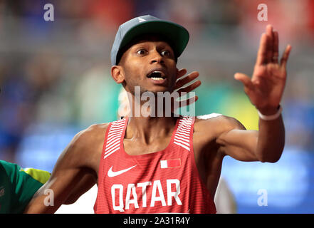 Il Qatar Mutaz Essa Barshim celebra vincendo il salto in alto uomini Final durante il giorno otto della IAAF Campionati del Mondo Al Khalifa International Stadium, Doha, Qatar. Foto Stock