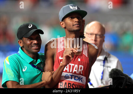 Il Qatar Mutaz Essa Barshim celebra vincendo il salto in alto uomini Final durante il giorno otto della IAAF Campionati del Mondo Al Khalifa International Stadium, Doha, Qatar. Foto Stock