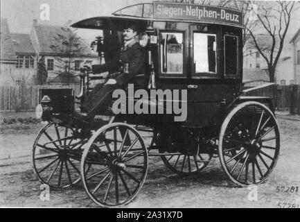 Erste Benzin-Omnibus der Welt. Foto Stock