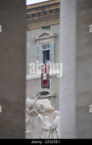 Papa Francesco durante l'Angelus Foto Stock