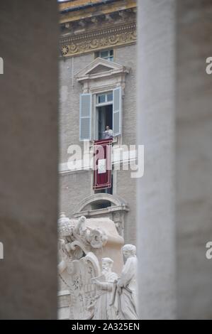 Papa Francesco durante l'Angelus Foto Stock