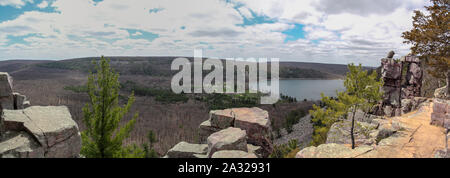 Vista panoramica di Devil's Lake State Park e il diavolo porta Foto Stock