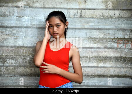 Un giovane femmina Filipina e confusione Foto Stock