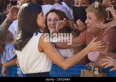 Los Alcazares, MURCIA, Spagna. 4 Ott 2019. Regina Letizia di Spagna visitare Los Alcazares (murcia) dopo le inondazioni dello scorso settembre il 4 ottobre 2019, Spagna Credit: Jack Abuin/ZUMA filo/Alamy Live News Foto Stock