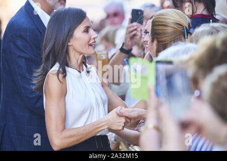 Los Alcazares, MURCIA, Spagna. 4 Ott 2019. Regina Letizia di Spagna visitare Los Alcazares (murcia) dopo le inondazioni dello scorso settembre il 4 ottobre 2019, Spagna Credit: Jack Abuin/ZUMA filo/Alamy Live News Foto Stock