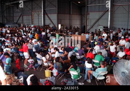 Sfollati da Mount Pinatubo presso Andersen Air Force Base di Guam. Foto Stock