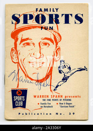 Anni sessanta era pamphlet di souvenir raffigurante Hall of Fame giocatore Warren Spahn. Foto Stock