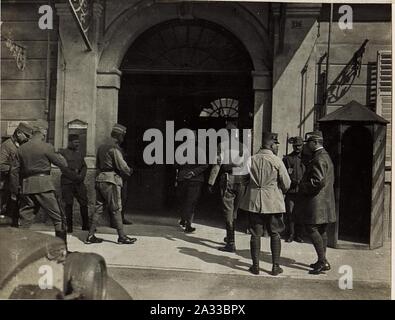 Exzellenz von Hazai, das Divisionskommando a Brunico betretend. Foto Stock