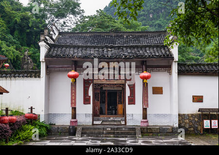 Guilin, Cina, 18 GIU 2014: architettura antica a Sanjie Liu giardino paesaggistico. Foto Stock