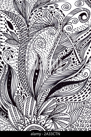 Zendoodle floreali dipinte di astrazione camicia. Disegno fantasia immagine Foto Stock