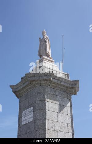 Guimaraes, Portogallo - La statua di Pio IX sulla sommità del monte Penha Foto Stock