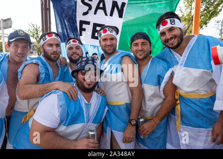 Tokyo, Giappone. 05 ott 2019. Coppa del Mondo di Rugby Giappone 2019 Inghilterra vs Argentina presso il Tokyo Stadium. Tifosi si riuniscono in anticipo del match. Credito: HKPhotoNews/Alamy Live News Foto Stock