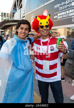 Tokyo, Giappone. 05 ott 2019. Coppa del Mondo di Rugby Giappone 2019 Inghilterra vs Argentina presso il Tokyo Stadium. Tifosi si riuniscono in anticipo del match. Credito: HKPhotoNews/Alamy Live News Foto Stock