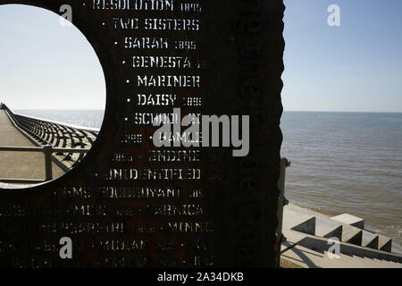 Naufragio Memorial sul lungomare, Cleveleys, Nr Blackpool, costa di Fylde, Regno Unito. Foto Stock