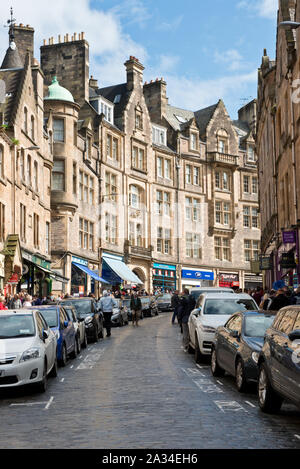 Cockburn Street che conduce dalla zona di Grassmarket. Il centro di Edimburgo. Scozia Foto Stock