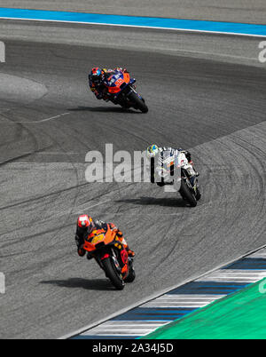 Buriram, Thailandia. 5 Ottobre, 2019. Piloti competere durante il turno di qualificazione del MotoGP in Buriram, Thailandia, il 5 ottobre 2019. Credito: Zhang Keren/Xinhua/Alamy Live News Foto Stock