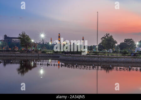 Iqbal Park (Urdu: اقبال پارک‎), precedentemente Minto Park è un parco urbano; dopo il rinnovo e l'espansione il suo nome è maggiore Iqbal Park si trova a Lahore. Foto Stock